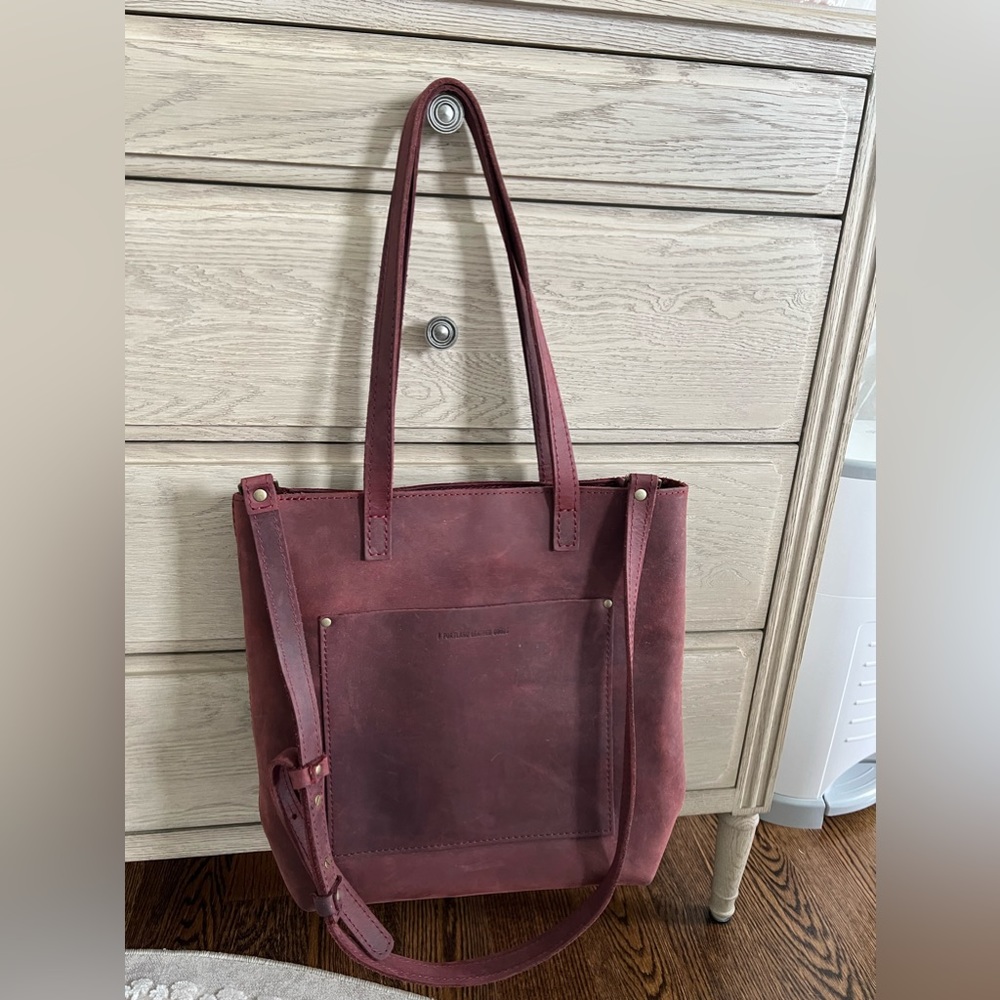 Portland Leather Goods Full-sized crossbody with zipper merlot